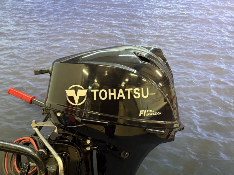 “ Tohatsu 9.9 pk injectie buitenboordmotor | Nieuwstaat “ MFS 9.9 EPL Langstaart reeds op 15 pk gezet.
