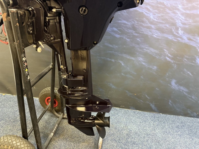 “ Tohatsu 9.9 pk injectie buitenboordmotor | Nieuwstaat “ MFS 9.9 EPL Langstaart reeds op 15 pk gezet.