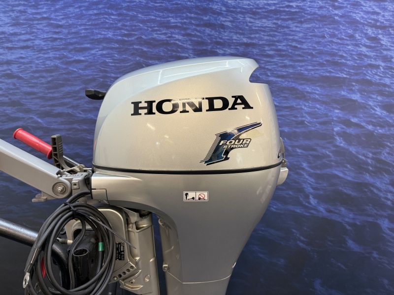 “ Honda 10 pk buitenboordmotor | Absolute nieuwstaat! “ “ BF10D LRU | Langstaart | Elektrische start | Knuppelbediening | “
