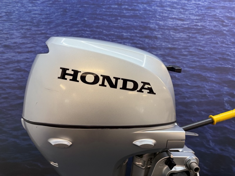 “ Honda 20 pk buitenboordmotor | Nieuwstaat! “ Honda BF20LRU Langstaart afstand bediend el start en
