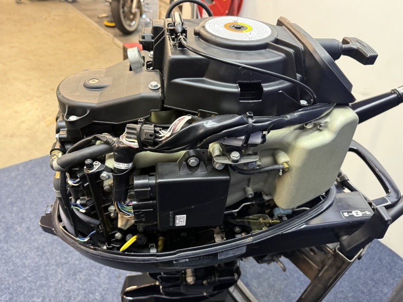 “ Tohatsu 25 pk buitenboordmotor | Absolute nieuwstaat “ Tohatsu MFS25B Kortstaart knuppel