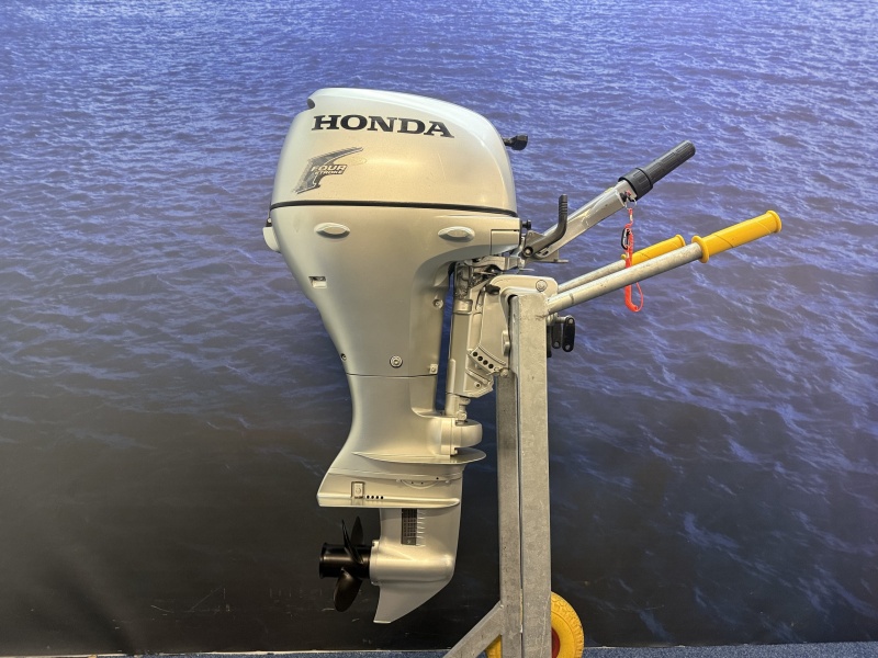 “Honda 20 pk | Kortstaart | Knuppel bediend “ BF20 SHU kortstaart gebruikt nog als nieuw