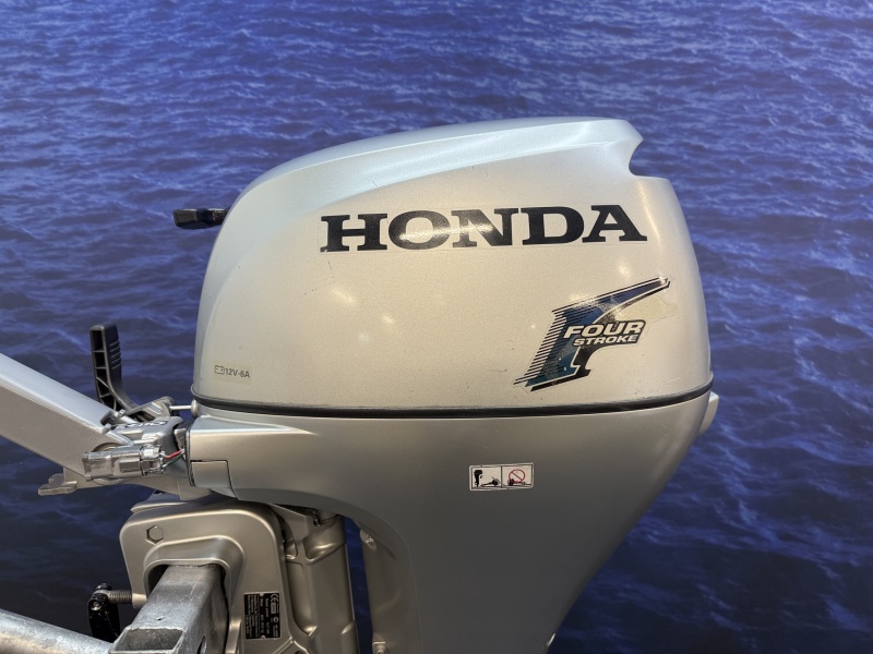 “Honda 20 pk | Kortstaart | Knuppel bediend “ BF20 SHU kortstaart gebruikt nog als nieuw