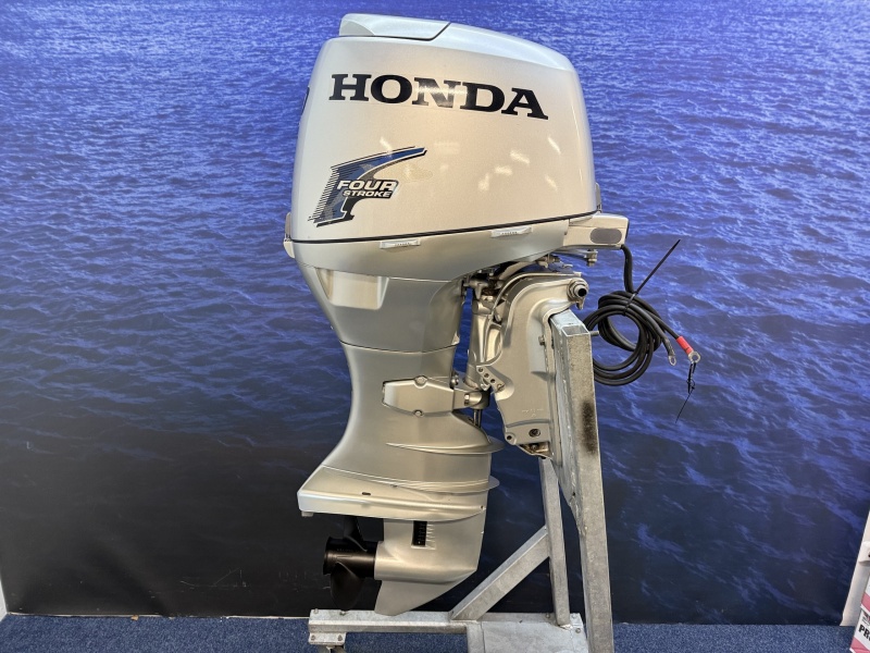 “ Honda 40 pk buitenboordmotor | Top staat | Powertrim “ Langstaart elektrische start gebruikt