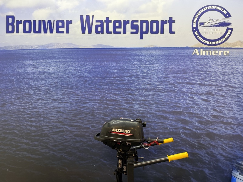 “ Suzuki 2.5 pk buitenboordmotor “ Zo goed als nieuwe gebruikte kortstaart buiten boord motor