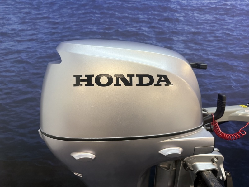 “Honda 20 pk | Kortstaart | Knuppel bediend “ BF20 SHU kortstaart gebruikt nog als nieuw