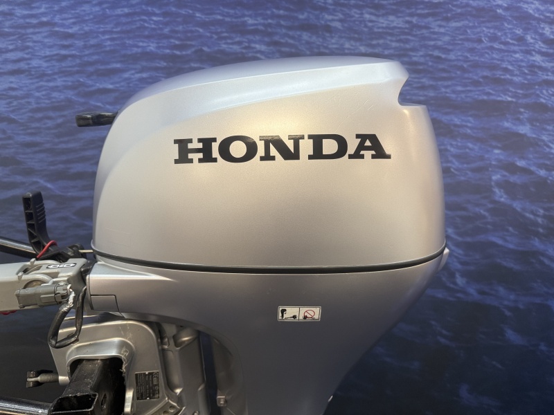 “Honda 20 pk | Kortstaart | Knuppel bediend “ BF20 SHU kortstaart gebruikt nog als nieuw