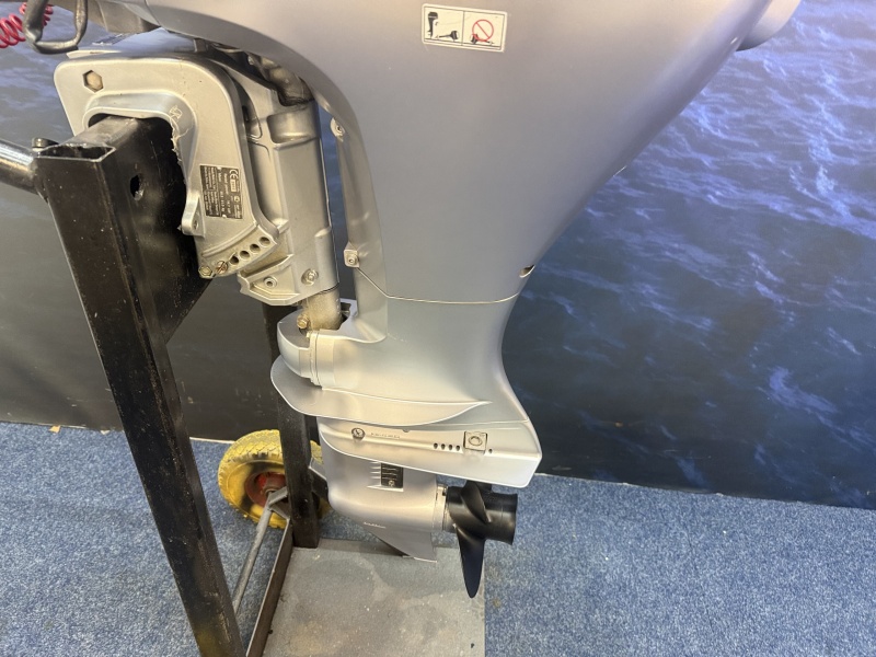 “Honda 20 pk | Kortstaart | Knuppel bediend “ BF20 SHU kortstaart gebruikt nog als nieuw