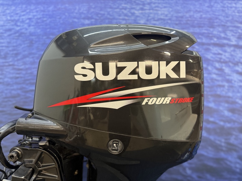 Suzuki 50 pk | Nieuwstaat | 1e eigenaar | Powertrim “ DF50ATL Langstaart Elektrische start Powertrim
