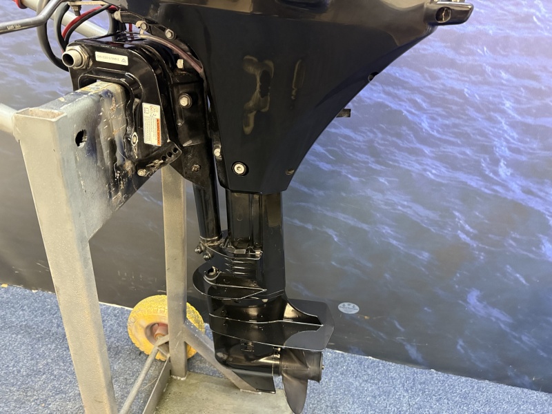 Suzuki 15 pk | Nieuwstaat | 1e eigenaar | Elektrische start DF15ARL Langstaart afstandsbediening el start!!!