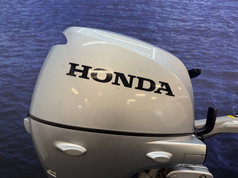 “Honda 8pk | Nieuwstaat | 1e eigenaar! | Kortstaart Honda BF8 SHU buitenboordmotor
