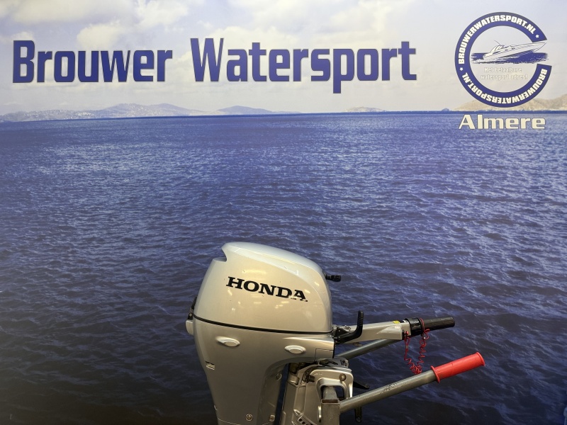 “Honda 8pk | Nieuwstaat | 1e eigenaar! | Kortstaart Honda BF8 SHU buitenboordmotor
