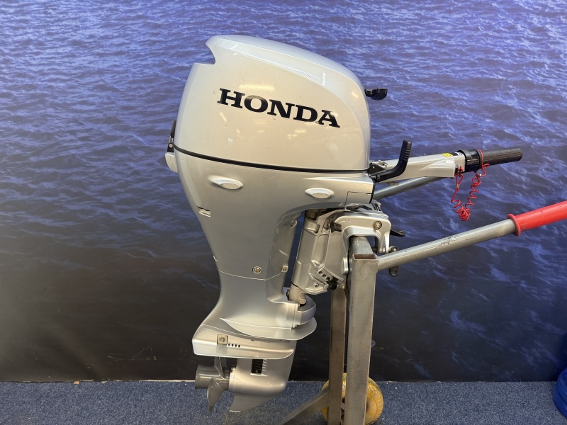 “Honda 8pk | Nieuwstaat | 1e eigenaar! | Kortstaart Honda BF8 SHU buitenboordmotor