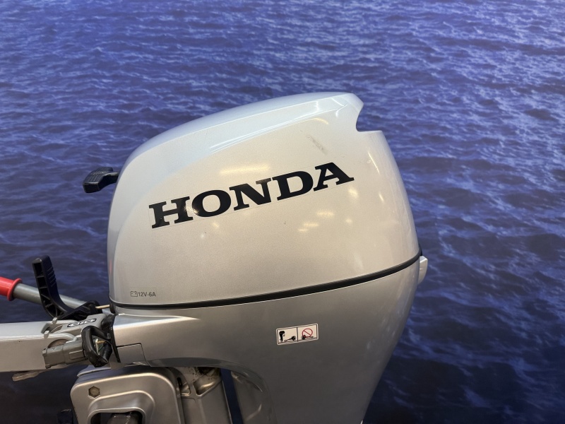 “Honda 8pk | Nieuwstaat | 1e eigenaar! | Kortstaart Honda BF8 SHU buitenboordmotor