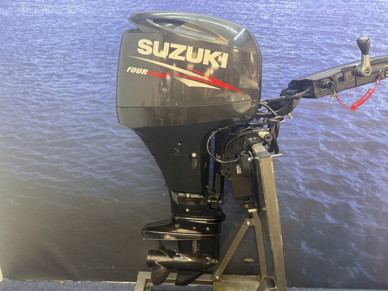 “ Suzuki 60 pk | Nieuwstaat | Big tiller | PowerTrim “ Langstaart elektrische start powertrim knuppel bediend