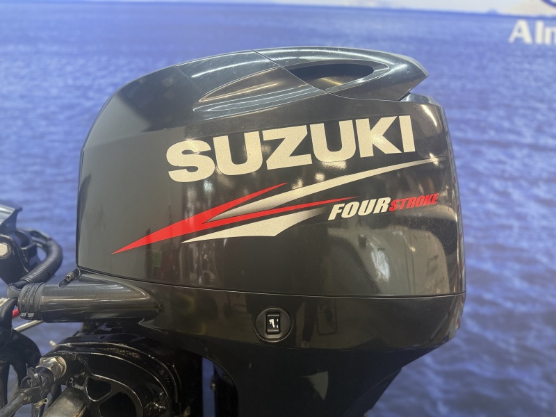 “ Suzuki 60 pk | Nieuwstaat | Big tiller | PowerTrim “ Langstaart elektrische start powertrim knuppel bediend