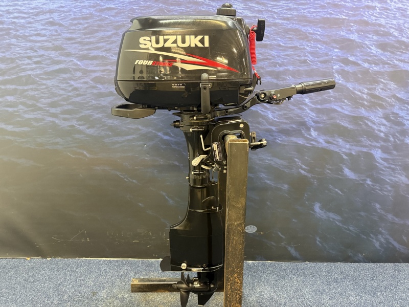 “ Suzuki 5 pk Buitenboordmotor | Langstaart “ DF5 L Langstaart zo goed als nieuw.