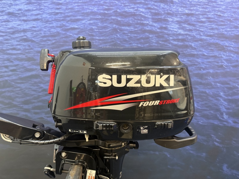 “ Suzuki 5 pk Buitenboordmotor | Langstaart “ DF5 L Langstaart zo goed als nieuw.